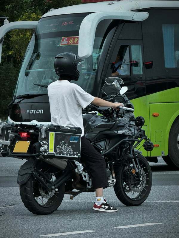 二手贝纳利金鹏 TRK502