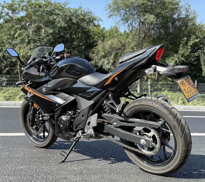 二手豪爵铃木GSX250R