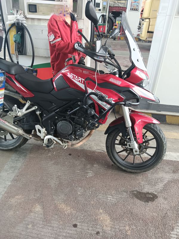 二手贝纳利金鹏 TRK251