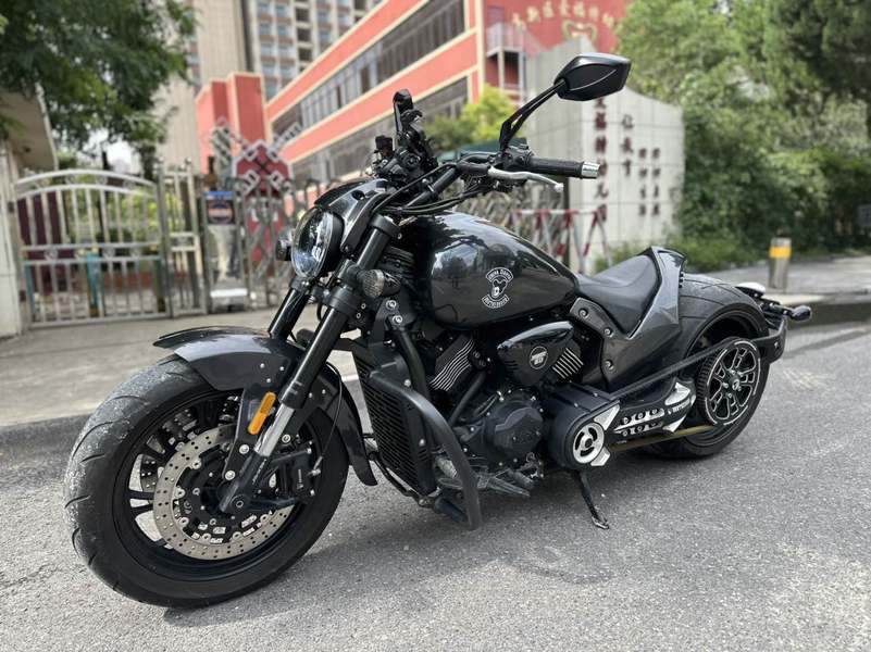 二手香帅金刚狼800S