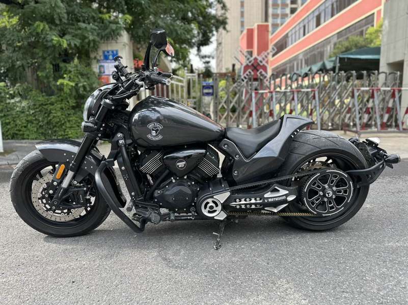 二手香帅金刚狼800S