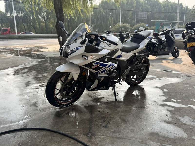 二手豪爵铃木GSX250R
