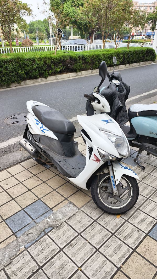 二手新大洲本田魔戟SDH125T-28