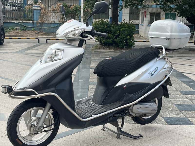 二手五羊本田SCR 喜鲨125