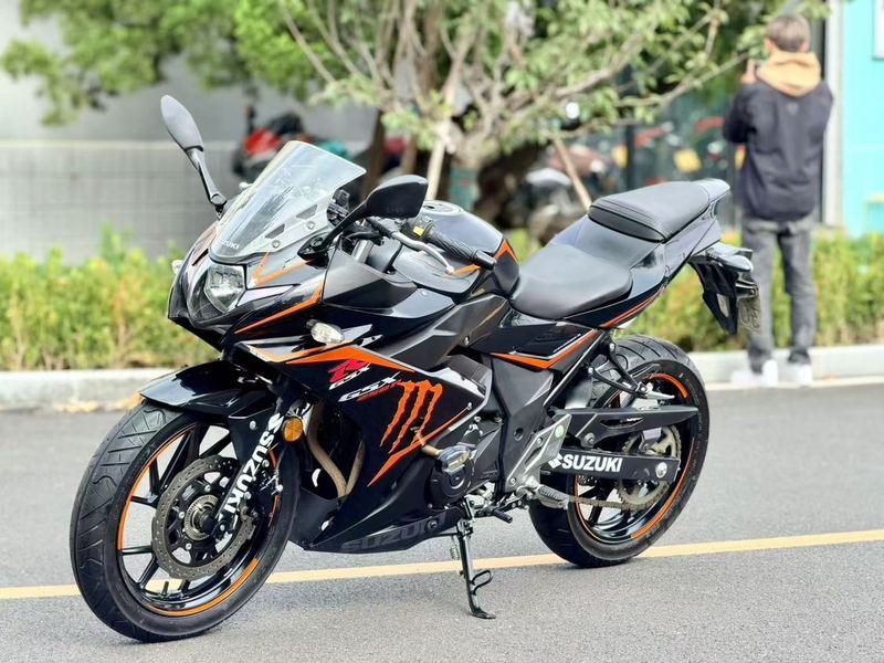 二手豪爵铃木GSX250R