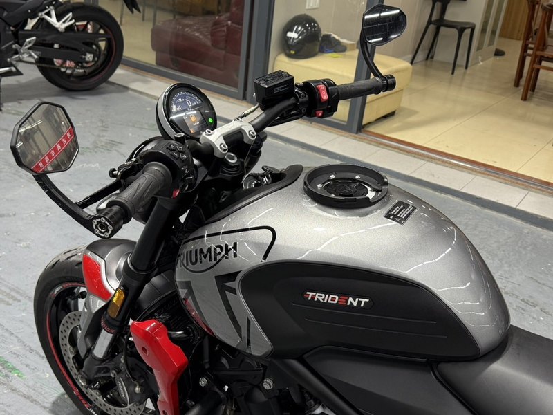 二手凯旋Trident 660