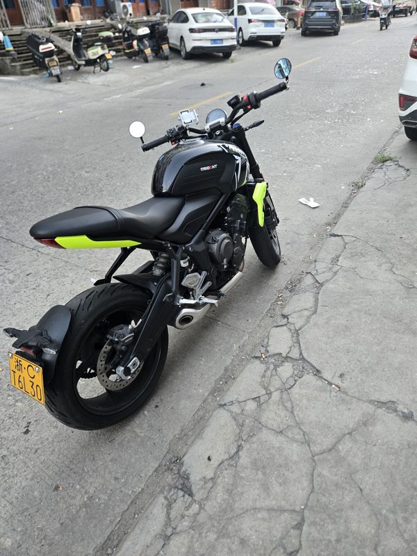 二手凯旋Trident 660