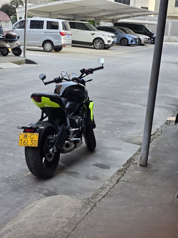 二手凯旋Trident 660