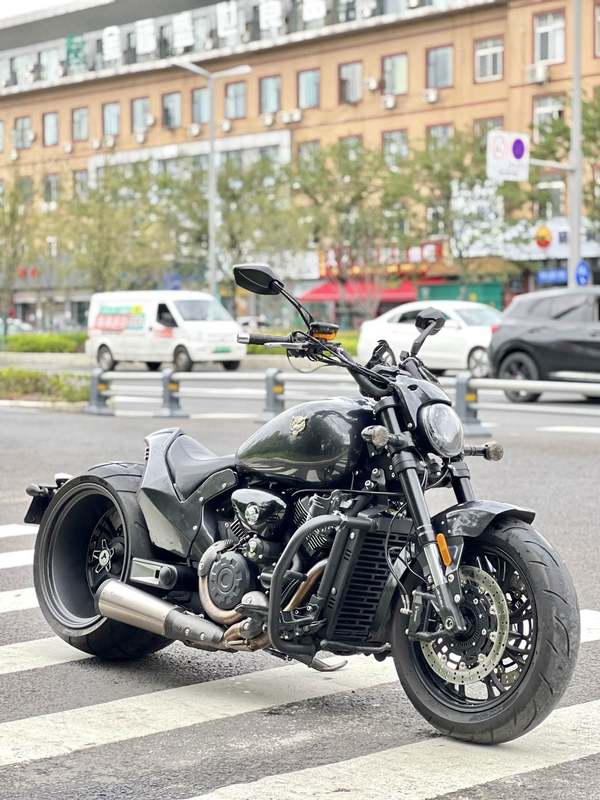 二手香帅金刚狼800S