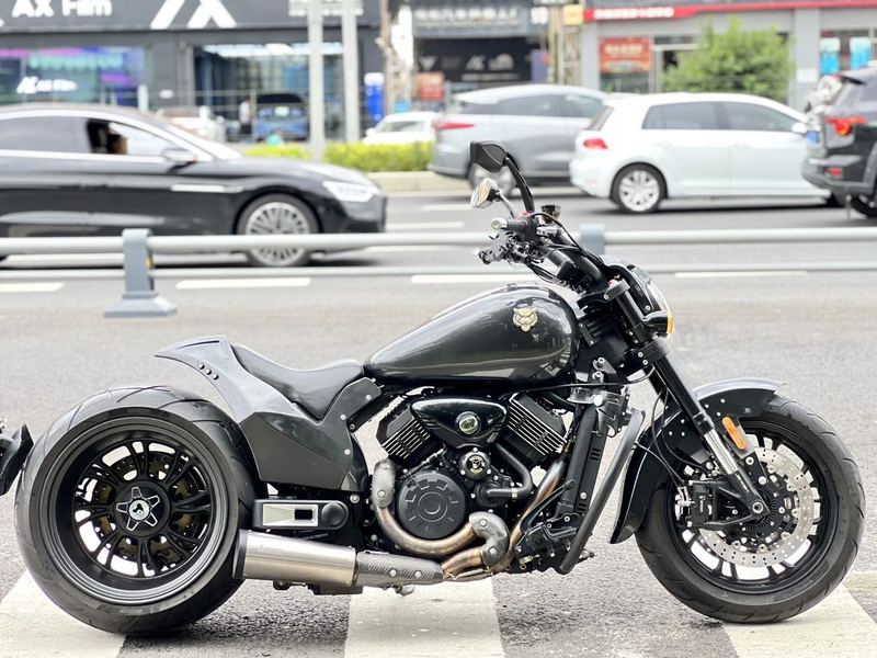 二手香帅金刚狼800S