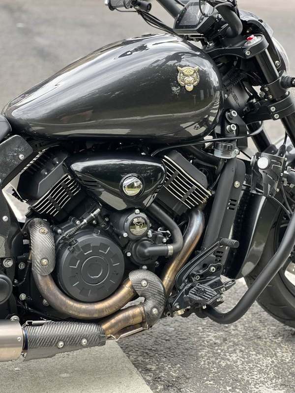 二手香帅金刚狼800S