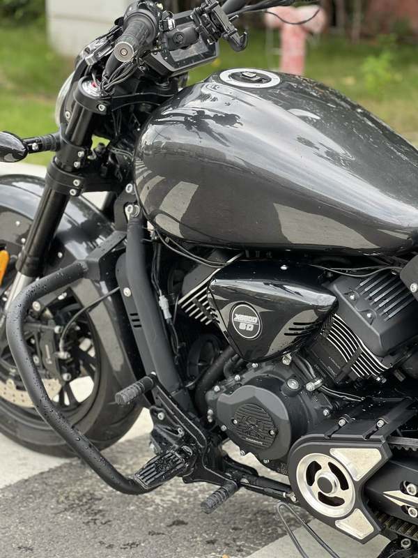 二手香帅金刚狼800S