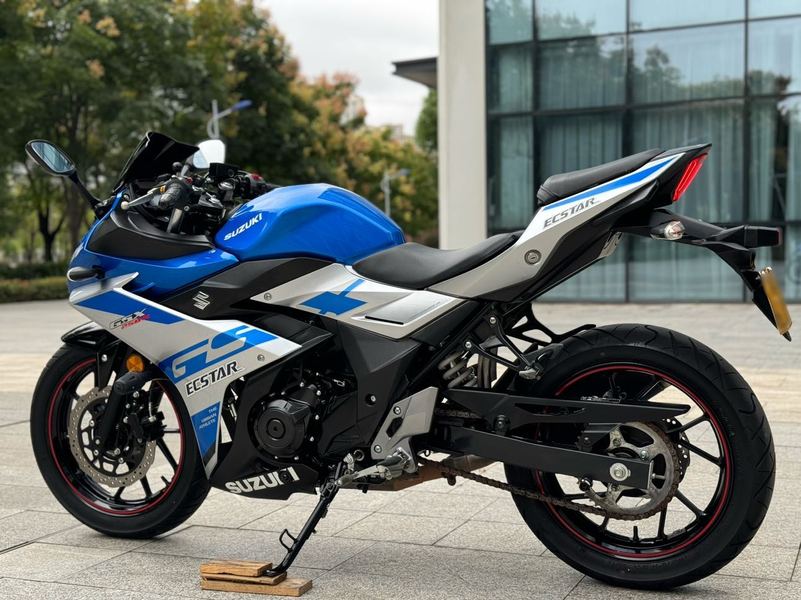 二手豪爵铃木GSX250R