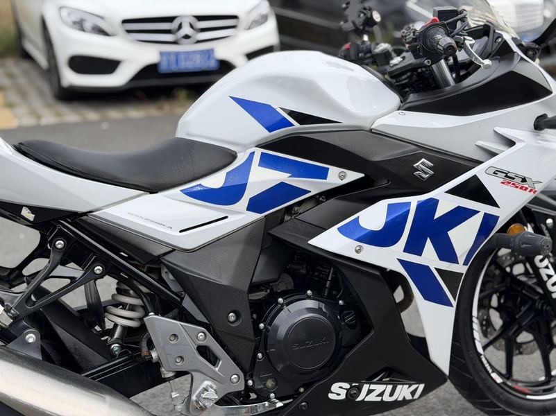 二手豪爵铃木GSX250R