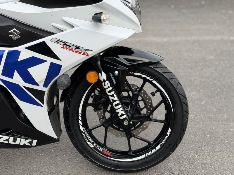 二手豪爵铃木GSX250R