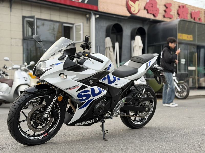 二手豪爵铃木GSX250R