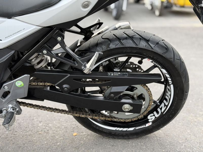 二手豪爵铃木GSX250R