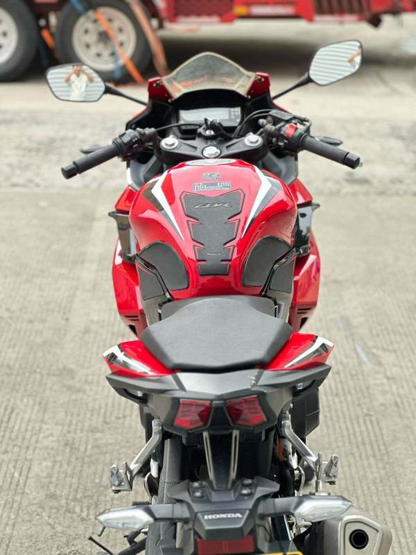 二手本田CBR400R