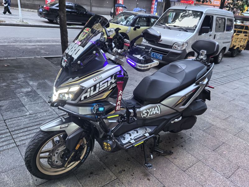 二手三阳哈士奇 Husky ADV300