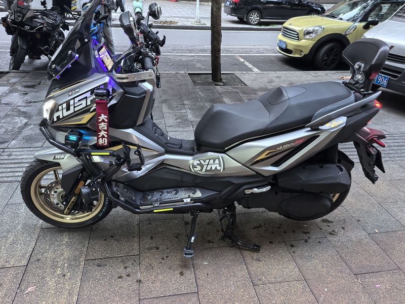 二手三阳哈士奇 Husky ADV300