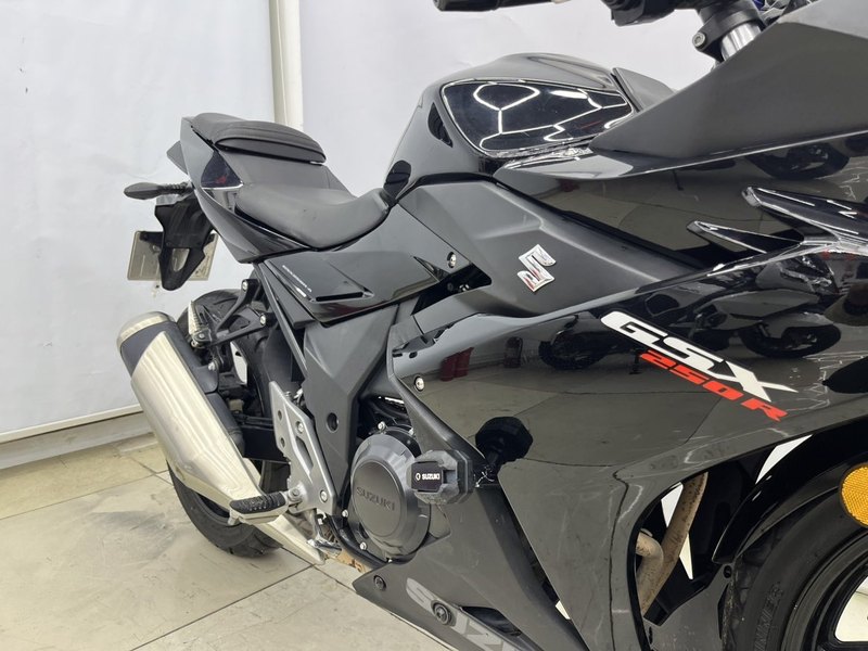 二手豪爵铃木GSX250R