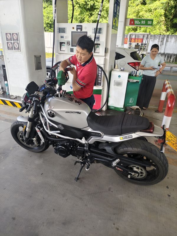 二手贝纳利幼狮 Leoncino 800