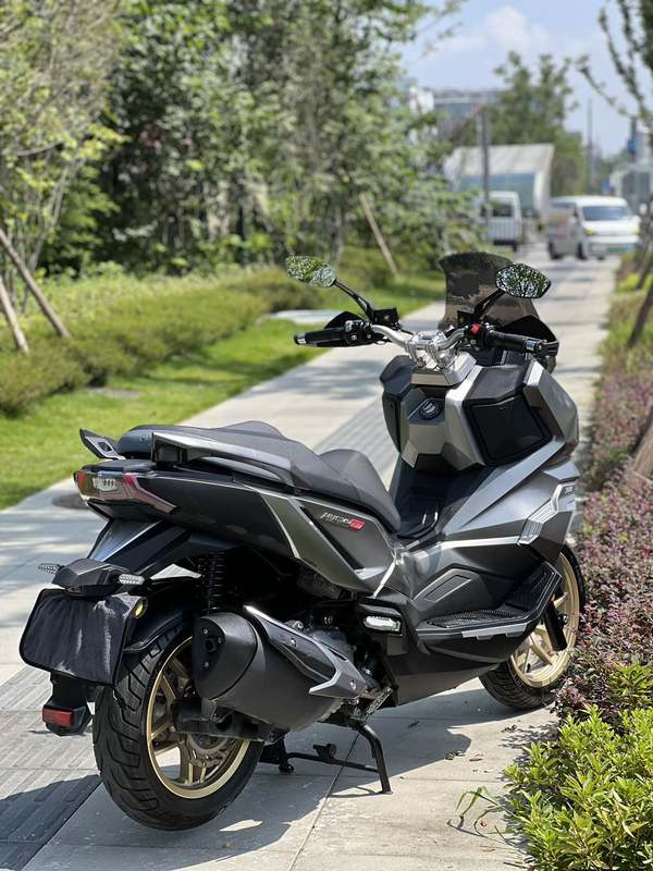 二手三阳哈士奇 Husky ADV300