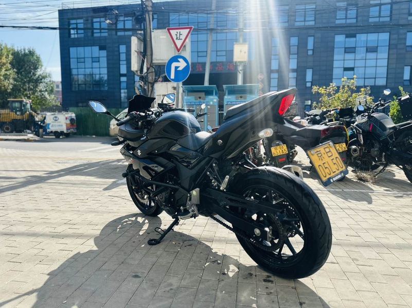 二手豪爵铃木GSX250R
