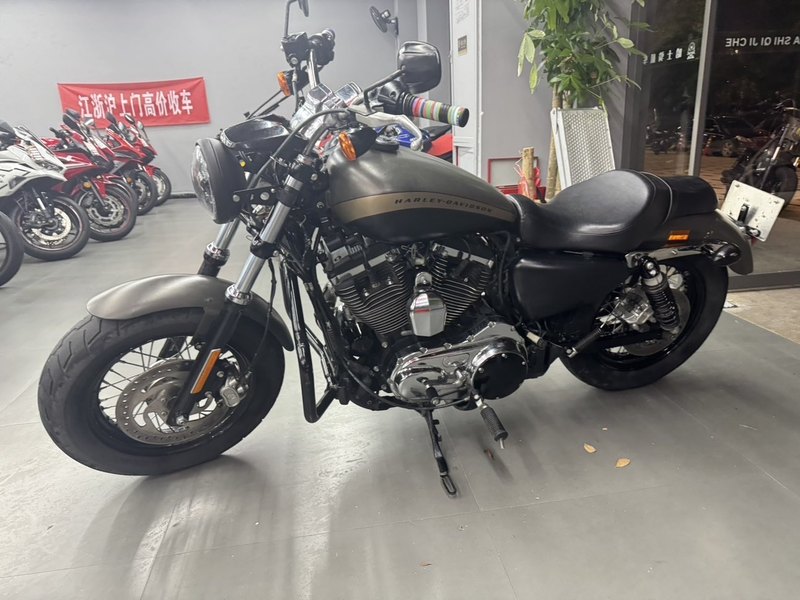 二手哈雷戴维森1200 Custom