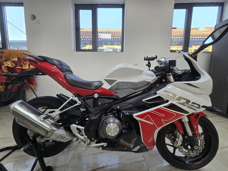 二手贝纳利龙卷风 Tornado 302R