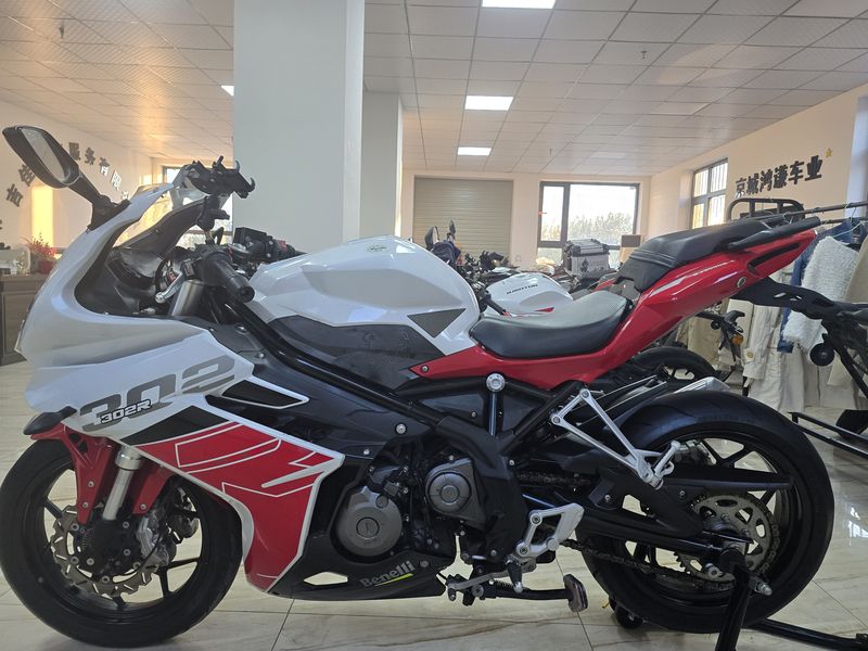 二手贝纳利龙卷风 Tornado 302R