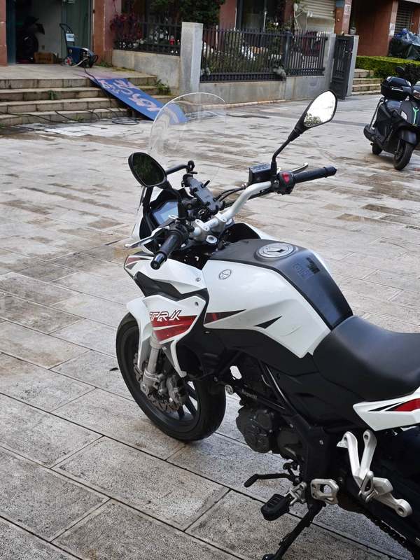 二手贝纳利金鹏 TRK251