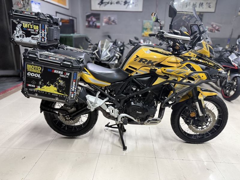 二手贝纳利金鹏 TRK502
