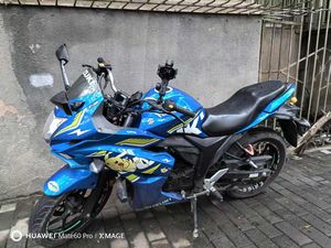 二手济南铃木极客飒 Gixxer 155