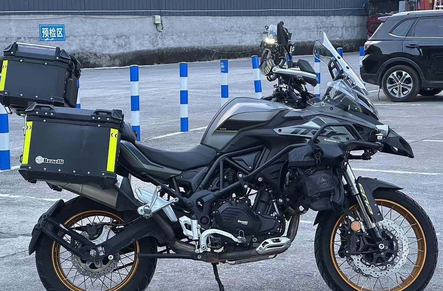 二手贝纳利金鹏 TRK502