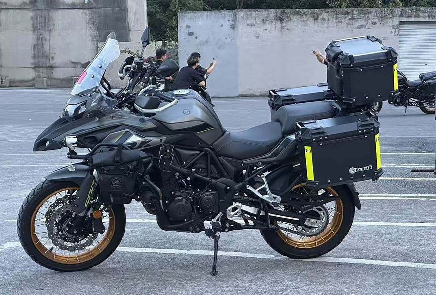 二手贝纳利金鹏 TRK502