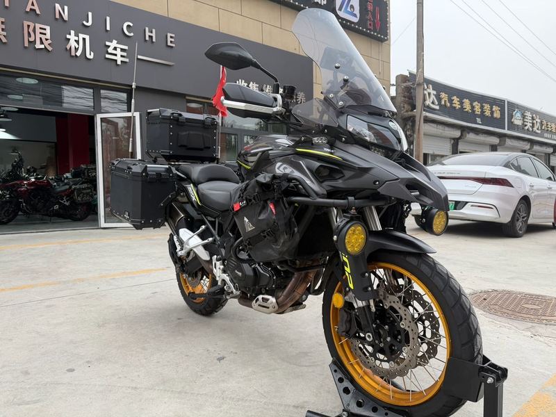 二手贝纳利金鹏 TRK502