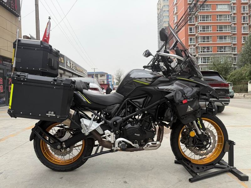 二手贝纳利金鹏 TRK502