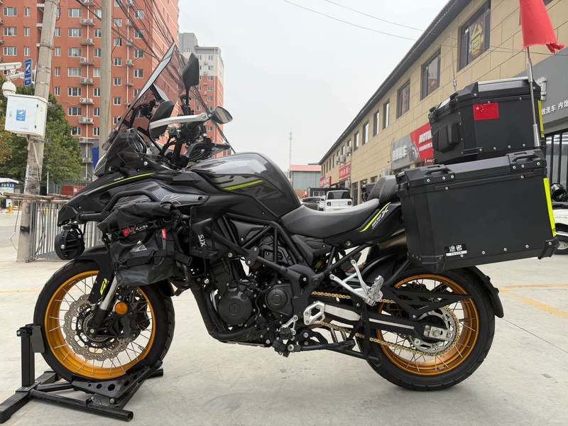 二手贝纳利金鹏 TRK502
