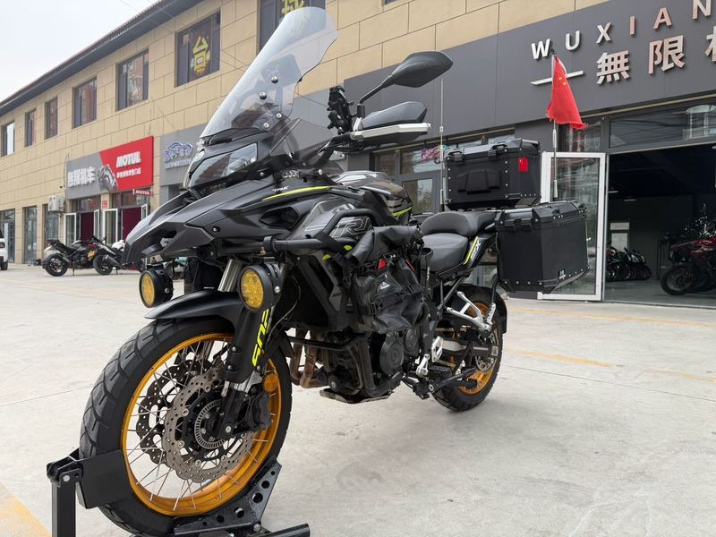 二手贝纳利金鹏 TRK502