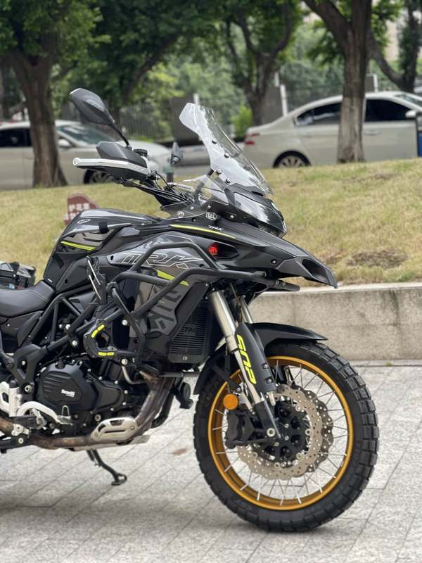 二手贝纳利金鹏 TRK502