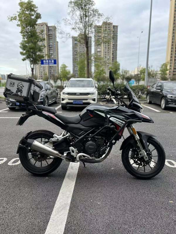 二手贝纳利金鹏 TRK251