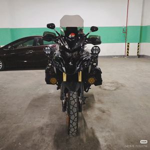 二手贝纳利TRK702