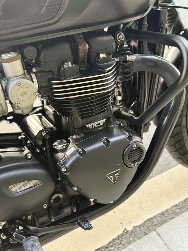 二手凯旋Bonneville T120 Black
