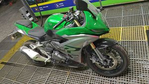 二手贝纳利龙卷风 Tornado 402R