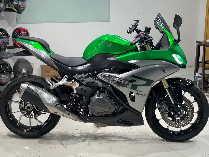 二手贝纳利龙卷风 Tornado 402R