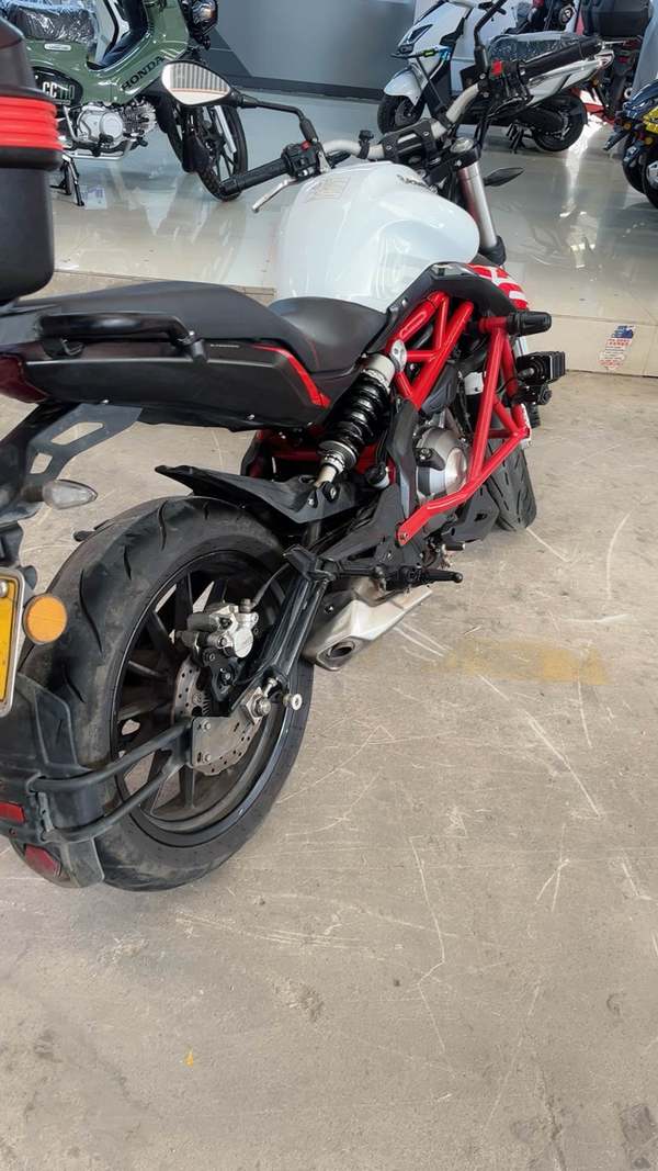 二手贝纳利蓝宝龙BJ300GS