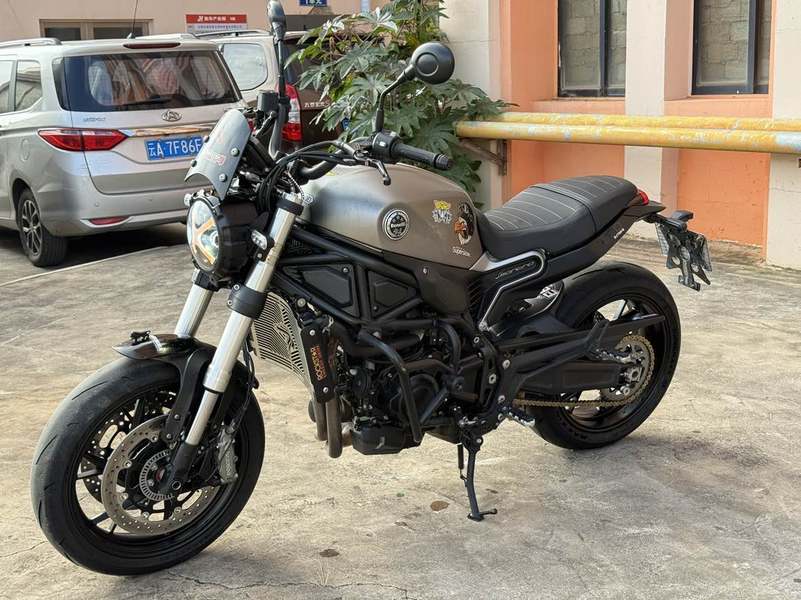 二手贝纳利幼狮 Leoncino 800