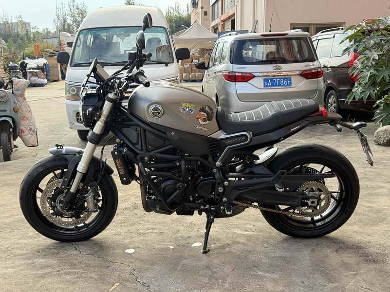 二手贝纳利幼狮 Leoncino 800