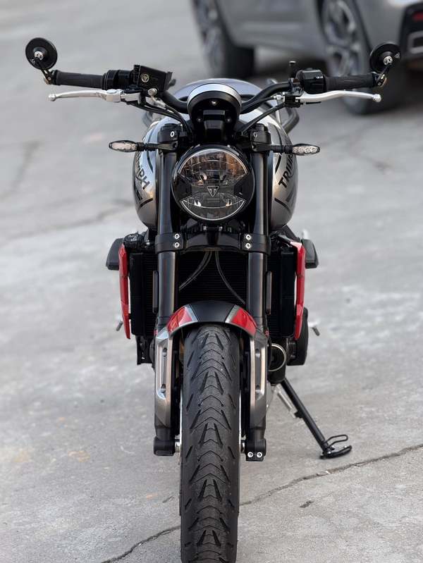 二手凯旋Trident 660